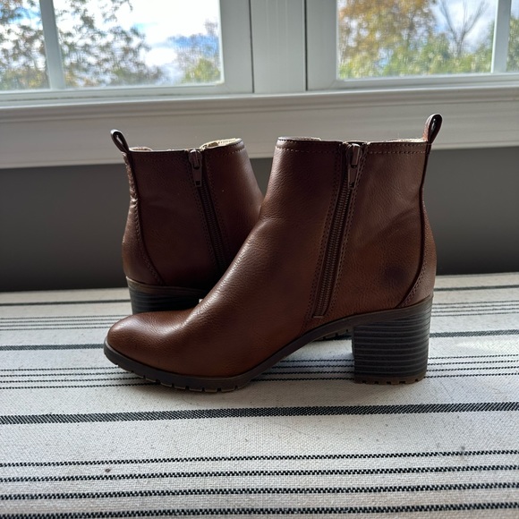 LifeStride Mesa Ankle Bootie - Picture 9 of 14